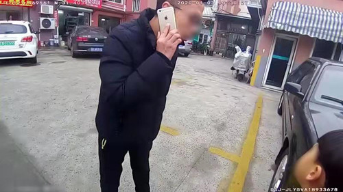 文汇报@心大父母都以为对方在家照看孩子而各自去上班，6岁男童独自出门上演寻亲记……