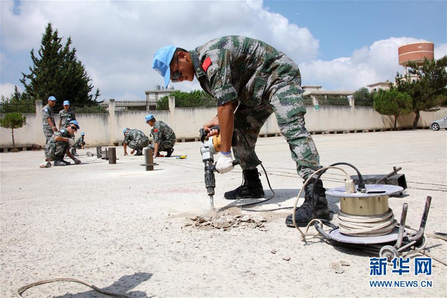 新华网：通讯：“中国维和官兵为我们圆梦”——记中国赴黎巴嫩维和人员援建“中黎和平广场”