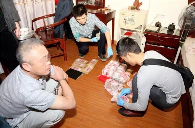 【南方都市报】1768年拉菲、豪车多如车展……黑帮资产20亿，77公职涉案