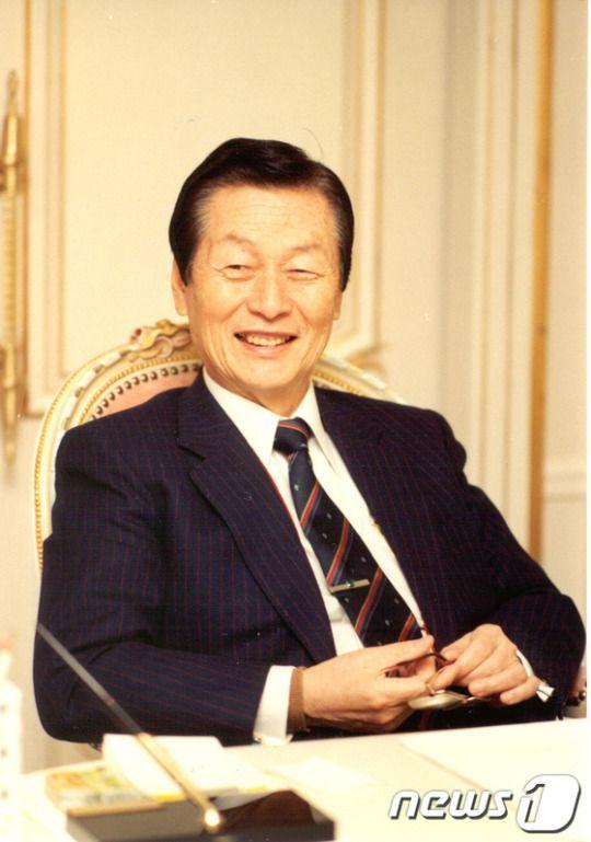 人民网：韩国五大财阀创始人全部离世 韩媒：一个时代结束