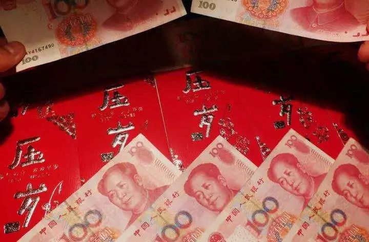 [央视财经]压力山大？日本超7成受访者认为“压岁钱”是负担！你怎么看？