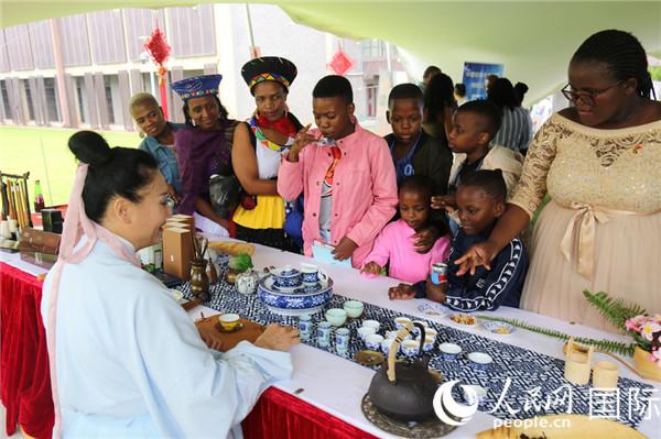 「人民网」中国驻南非使馆隆重举办欢乐春节暨首届使馆开放日活动