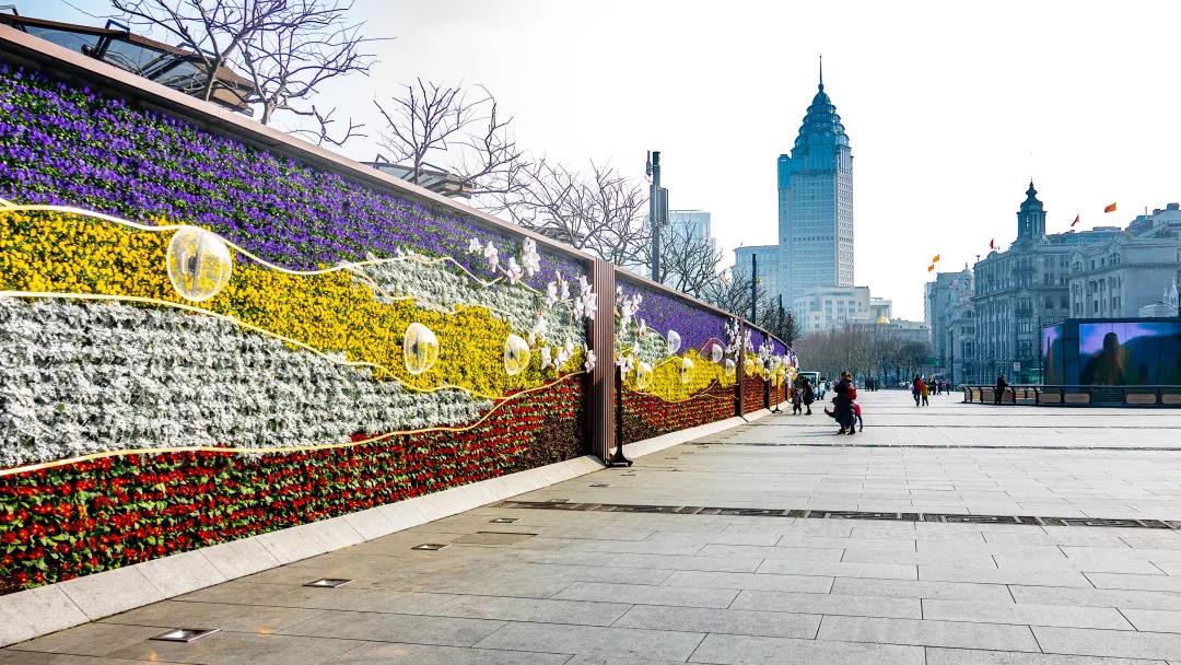 内,年味布置与清新靓丽花卉结合,呈现自然优美,喜悦生动的景观效果