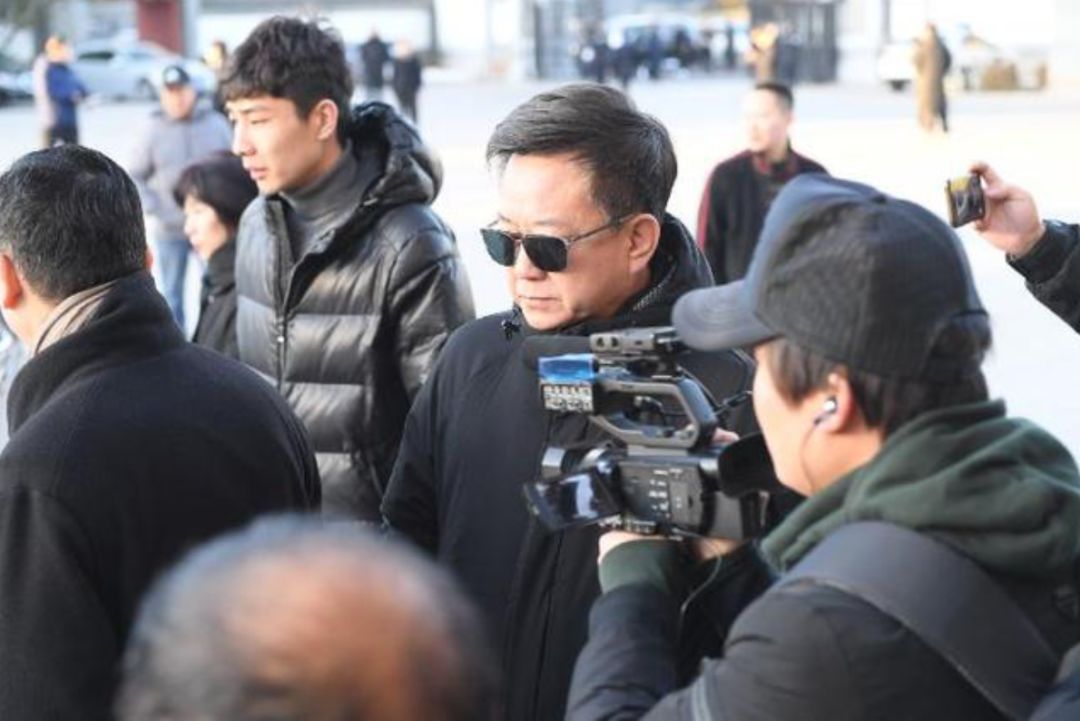 #北京日报#赵忠祥告别仪式上演不堪一幕，别让名人葬礼变成追星场?