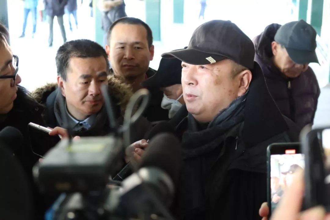 #北京日报#赵忠祥告别仪式上演不堪一幕，别让名人葬礼变成追星场?