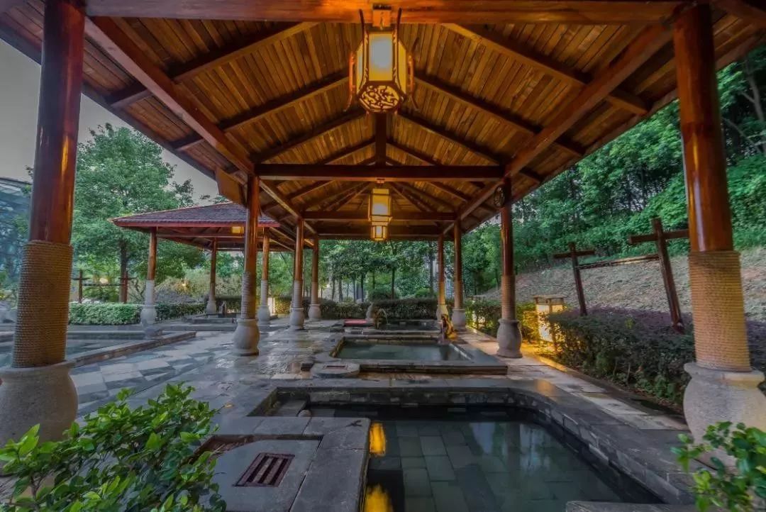 出行小贴士地址:湖北省咸宁市赤壁市茶庵岭镇温泉村五龙山大道1