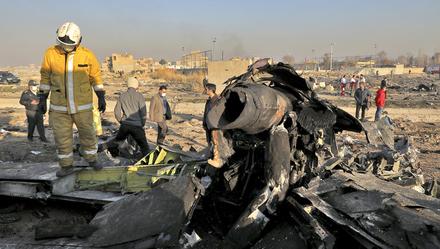 「上观新闻」伊朗称乌航失事客机被两枚托尔-M1导弹击中坠毁