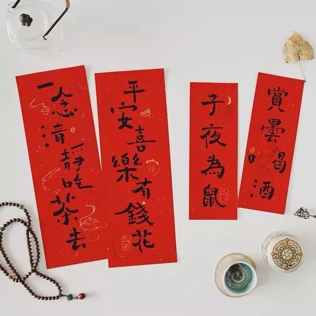 「共青团中央」“胖胖还没去健身，等等仍在写论文”终于有人对春联“下手”了……