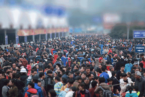 #央视一套#手机放外套兜容易被偷！春运期间，这几个“失物高发地”您得记牢→