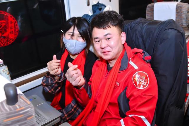 北京日报客户端：爱心列车北京发车，快递小哥“包邮”回家