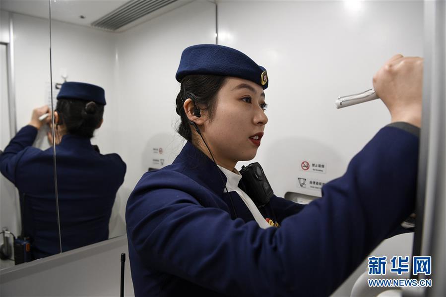 #新华网#忙碌在春运期间的宁夏首条高铁上