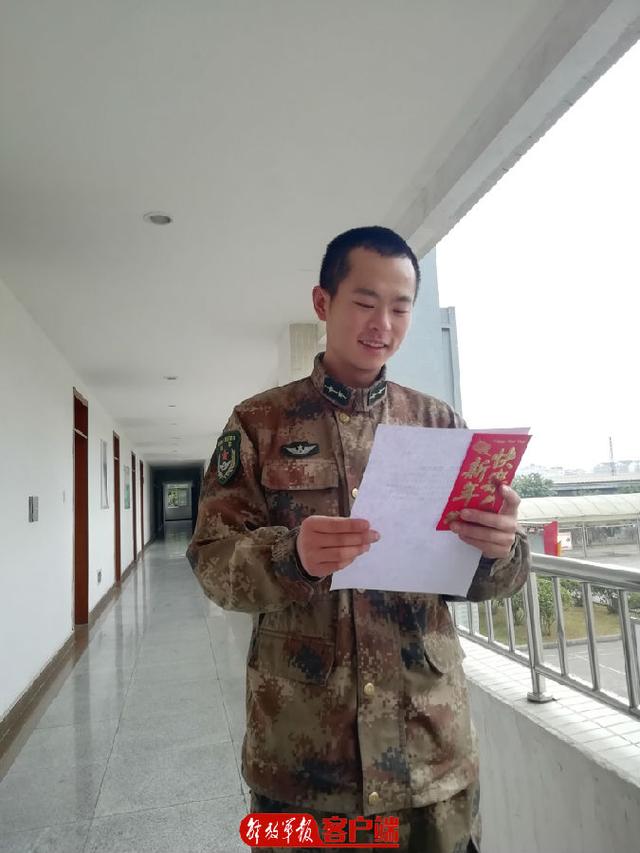 中国军网■指导员发的红包里没钱，为啥收到的官兵却喜笑颜开？