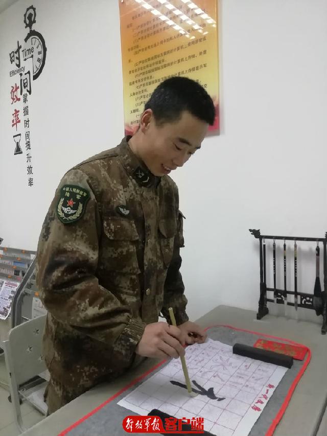 中国军网■指导员发的红包里没钱，为啥收到的官兵却喜笑颜开？