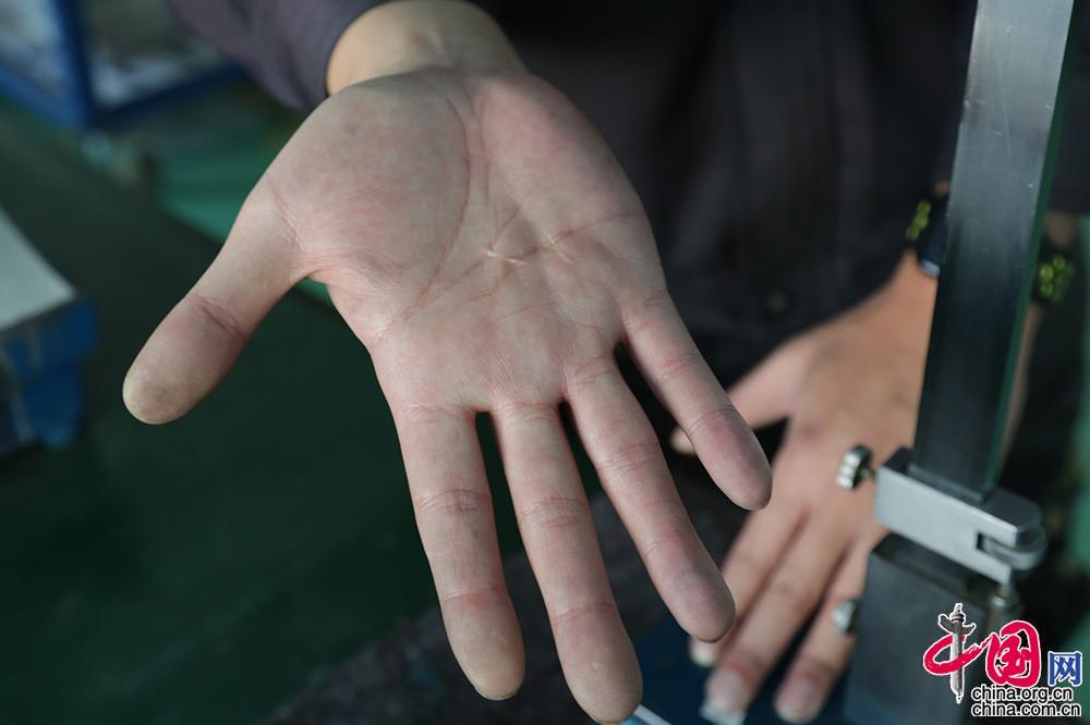 中国网@【新春走基层】叶辉——比精密机器精准十倍的航天研磨师