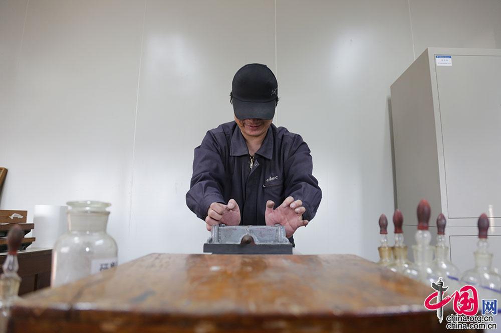 中国网@【新春走基层】叶辉——比精密机器精准十倍的航天研磨师