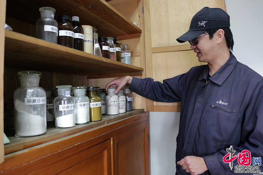 中国网@【新春走基层】叶辉——比精密机器精准十倍的航天研磨师