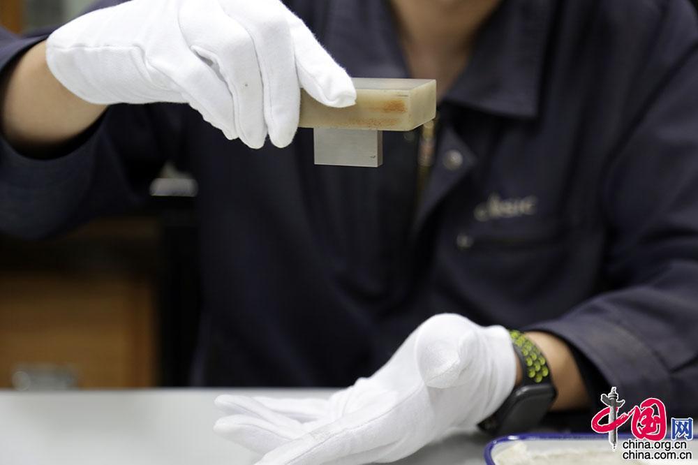 中国网@【新春走基层】叶辉——比精密机器精准十倍的航天研磨师