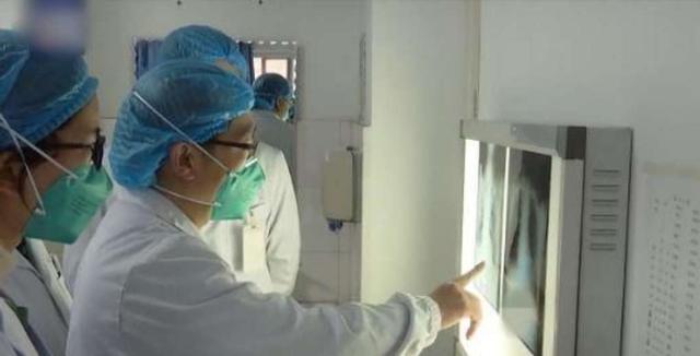 中国军网@向投身没有硝烟战争的医护人员致以崇高的敬礼