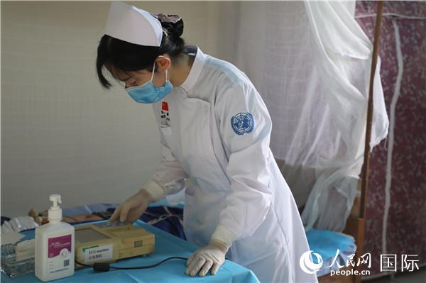 「人民网」中国赴刚果（金）维和医疗队春节前为中资企业义诊巡诊