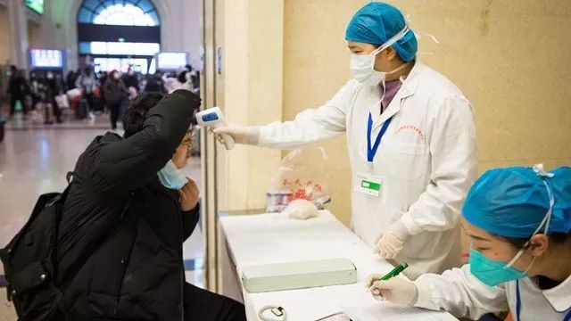 「第一财经」身边人被隔离治疗了，我是不是也要隔离？武汉卫健委解答