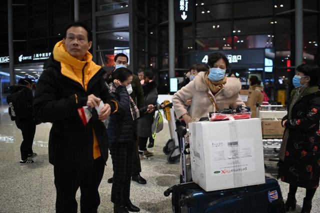 「上观新闻」我们在一起！解放日报·上观新闻记者随上海首批医疗队出征