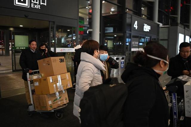 「上观新闻」我们在一起！解放日报·上观新闻记者随上海首批医疗队出征