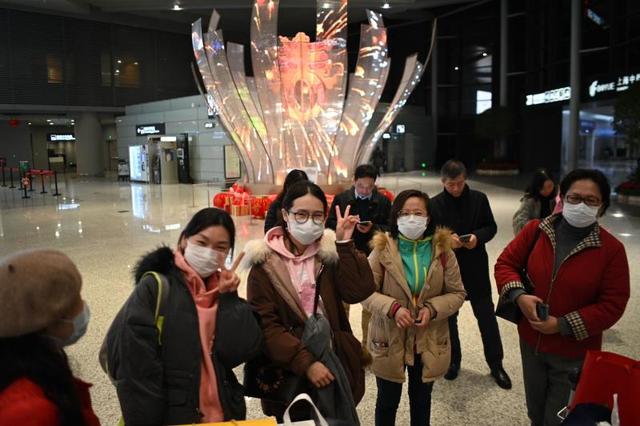 「上观新闻」我们在一起！解放日报·上观新闻记者随上海首批医疗队出征