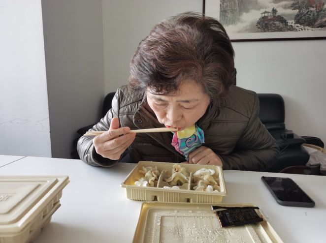 文汇报：73岁传染病学专家李兰娟除夕赴京，参加科技部召开的紧急会议