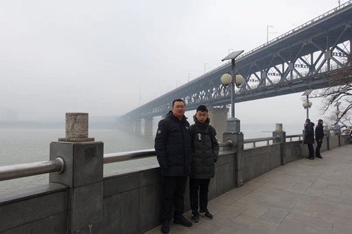 文汇报@你连夜去驰援武汉疫区！我在，保卫平安……