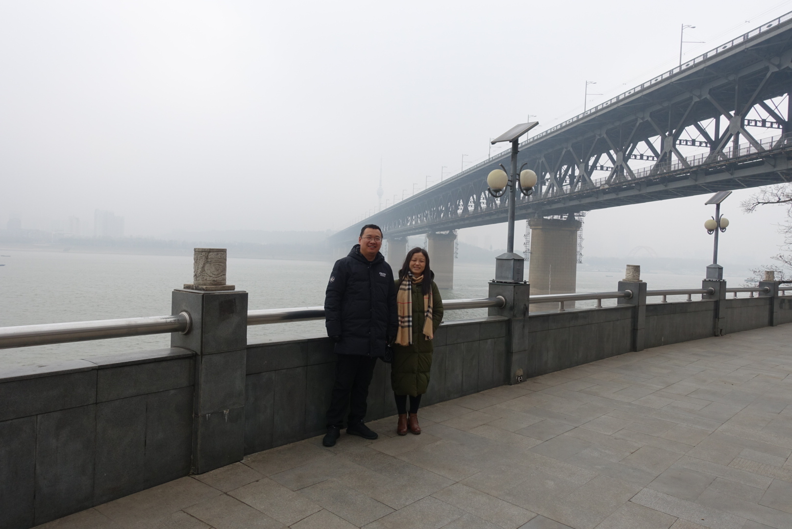 文汇报@你连夜去驰援武汉疫区！我在，保卫平安……