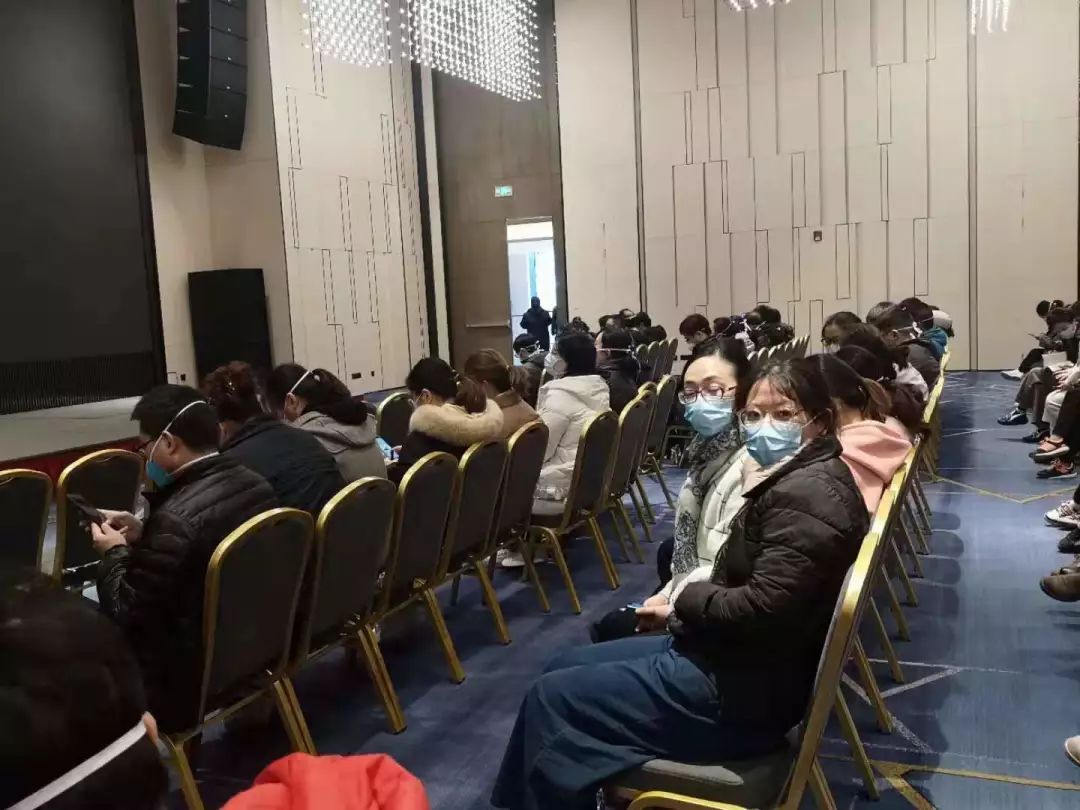 [文汇报]连线武汉 | 上海两名女护士长已出征，预计每天接诊50至60人、以危重患者为主