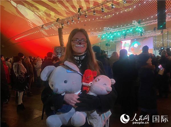 「人民网」芬兰举办第十四届“欢乐春节—赫尔辛基中国庙会”活动