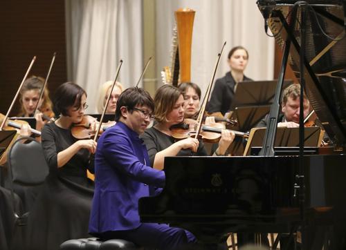 【文汇报】中国的春节 世界各地欢乐共欢享