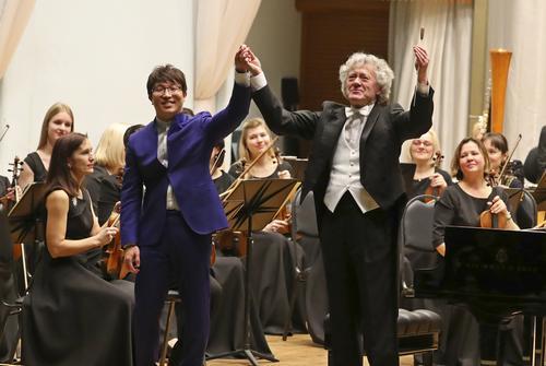 【文汇报】中国的春节 世界各地欢乐共欢享