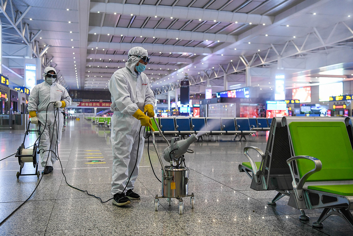 虹桥火车站每天喷洒100斤消毒液保障旅客候车环境安全