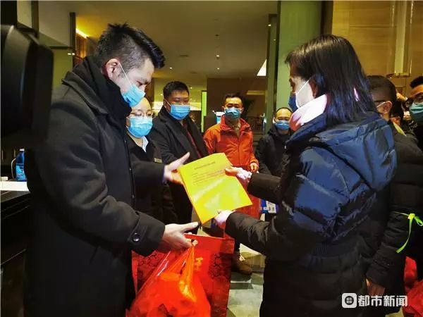 [光明日报]光明时评：从“恐鄂” 到“让湖北籍旅客感受到温暖”