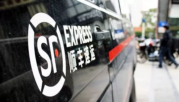 第一财经@员工私自截留口罩贩卖？顺丰回应了！