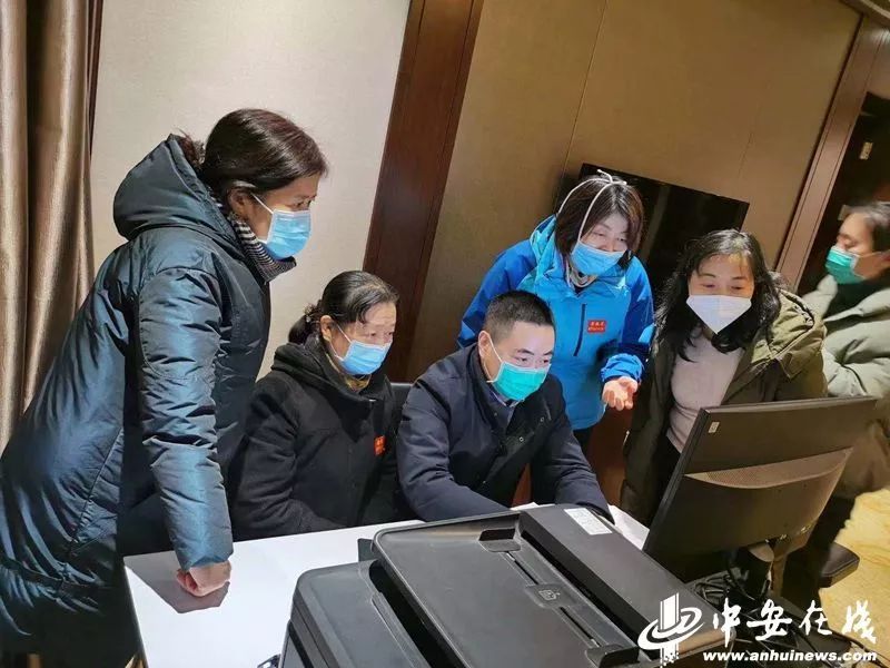 安徽发布：安徽援鄂医疗队进驻ICU：考验的是脚力，拼的是体力！