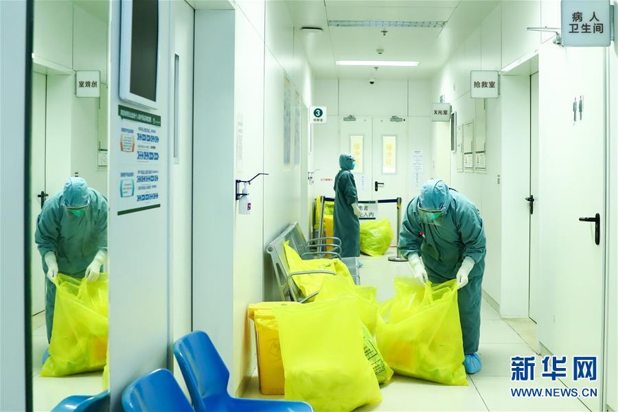 「新华网」北京协和医院发热门诊：抗击疫情的防线