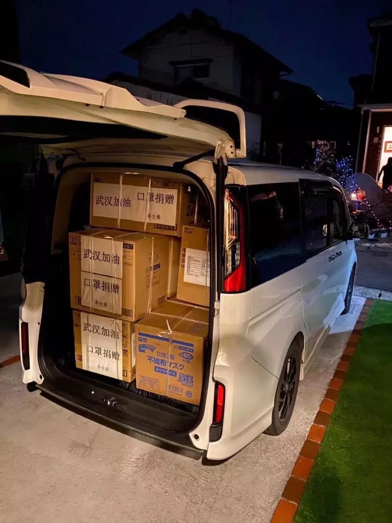 「上观新闻」42000多个口罩已抵上海！这位“80后”春节假期跑遍日本小城，买口罩运回中国