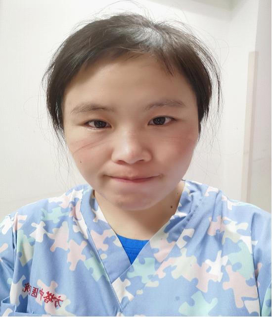 「文汇报」连线武汉 | 护目镜变成万花筒，脸像挤扁的肉包子……我却在ICU送走了第一位患者