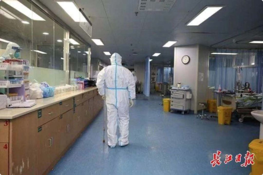 「共青团中央」白衣天使，等着我们能含泪拥抱你们的那一刻！