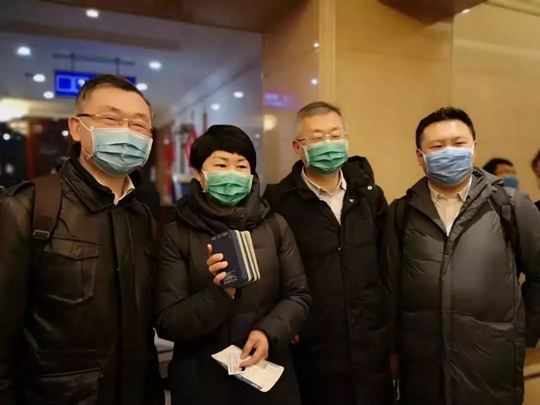 「健康中国」【你有多美】援鄂国家医疗队：重症专家团出征武汉