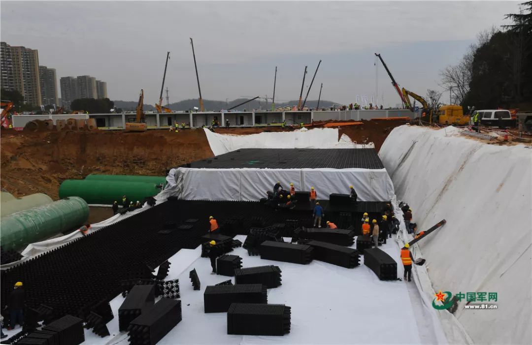 军报记者■现场直击丨走进武汉火神山医院建设现场