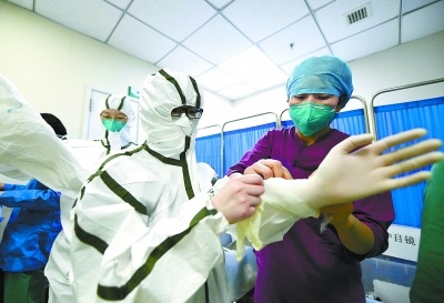 北京晚报：2003年全程参加过抗击非典 如今43岁的她重上火线