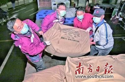 健康中国：【你有多美】五省国家紧急医学救援队连夜驰援湖北