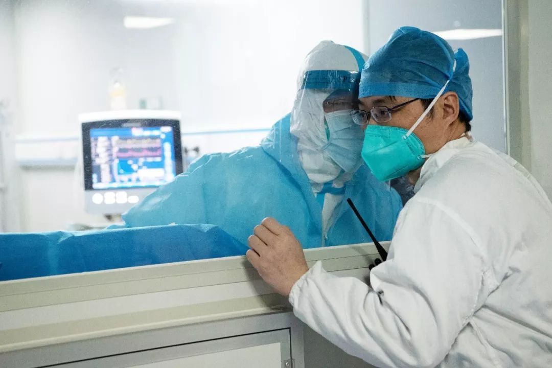 法制日报：这个冬天很冷，但只要紧紧抱在一起就会有温暖和力量！｜这注定是一个不平凡的春节?