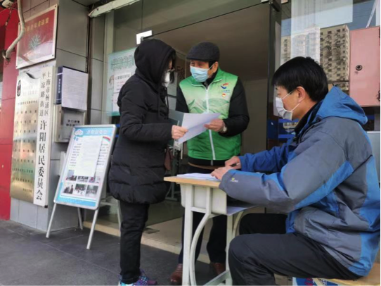 「文汇报」80岁高龄老党员拒绝劝退，他说，“我要做一名光荣的防疫‘逆行者’”