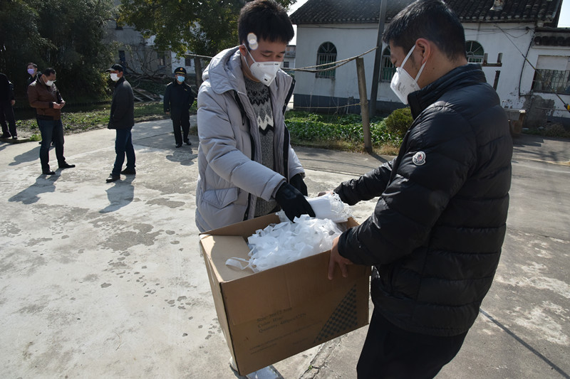 「文汇报」卖7万个过期三无口罩，获利2万元！7年前口罩厂倒闭，“黑心”老板找出当年库存……