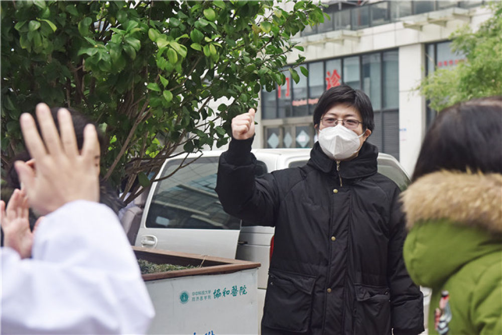 文汇报@战红区！——发生在武汉抗疫隔离病房内的故事